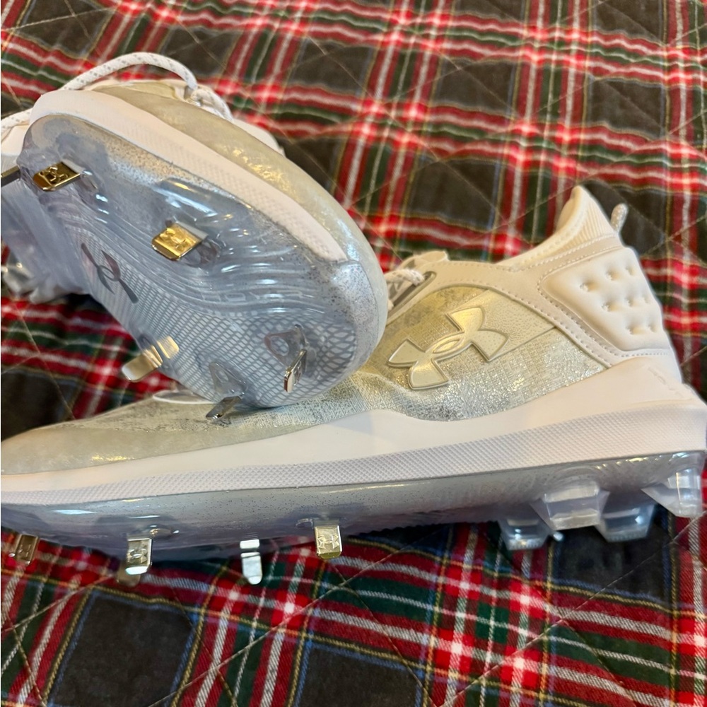 Men’s 13 metal cleat Under Armour Cream Athletic Shoes. Fit more like a size 12